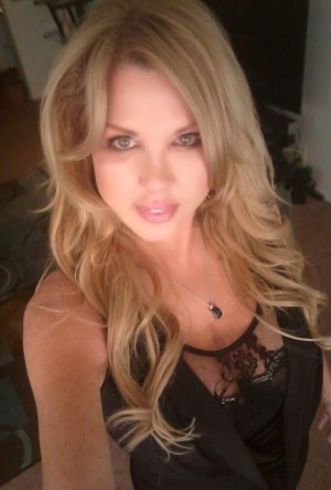 Vannina adult dating in Balch Springs